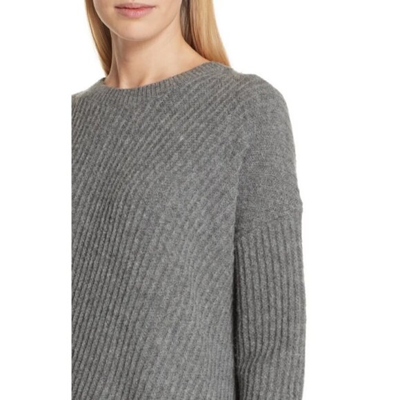 💕VINCE💕 Side Slit Crew Neck Ribbed Sweater ~ Medium Grey Medium NWOT - Picture 8 of 16
